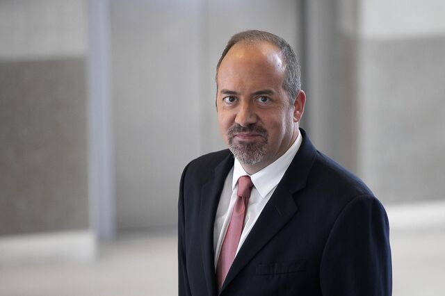 Álvaro Santos Pereira sobe a economista-chefe da OCDE