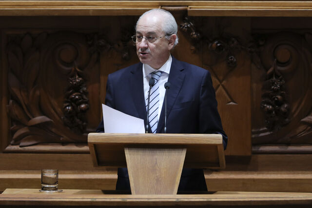 Rio acusa PS, PCP e CDS-PP de saírem de 'cabeça baixa' de votações sobre IVA da luz