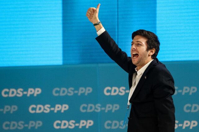 10º presidente do CDS reclama 'uma nova direita' e promete partido 'sexy'