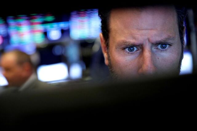 Dow Jones perde 10.000 pontos num mês. Senado já aprovou pacote extra de 850 mil milhões de dólares