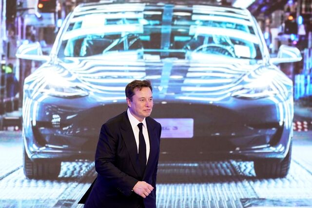 Apostas na queda da Tesla rendem 2,8 mil milhões aos investidores