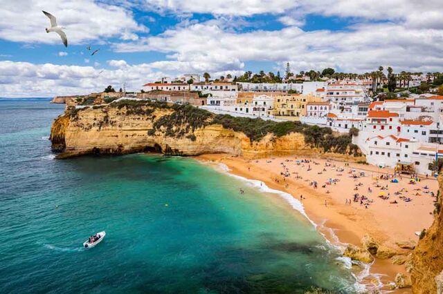 Covid-19: Algarve com mais turistas britânicos e aumento das reservas 