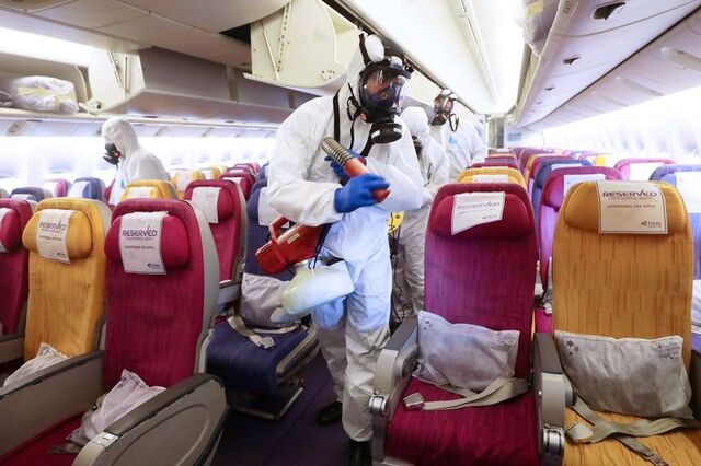 Várias companhias aéreas suspendem voos para a China. EUA podem obrigar a cancelamentos