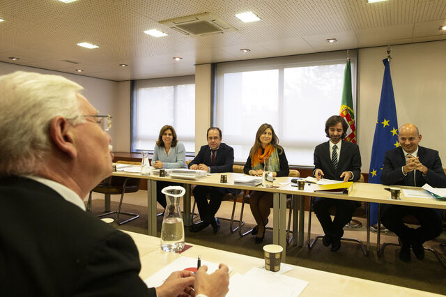 Salários do Estado já sobem quase ao ritmo do privado 