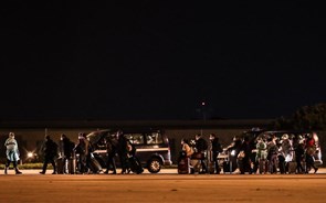 Avião que transportou portugueses retirados de Wuhan chegou às 20:30 a Lisboa