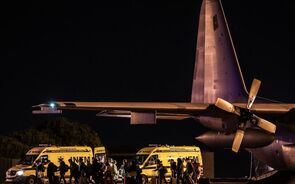 avião figo maduro com portugueses vindos da China