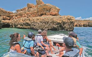 turismo praia mar turistas 