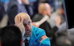 Europa volta a afundar com uma queda de quase 4%