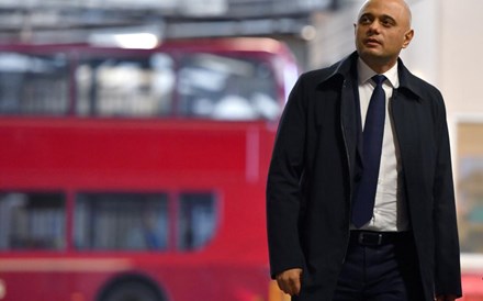 Ministro das Finanças britânico demite-se após recusar obedecer a Boris. Já há sucessor