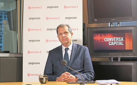 Anacom apoia 'descida substancial' das taxas de espectro