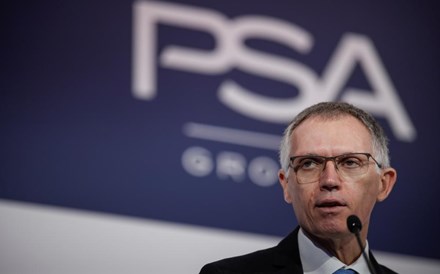 Vendas mundiais da PSA caem para quase metade no primeiro semestre