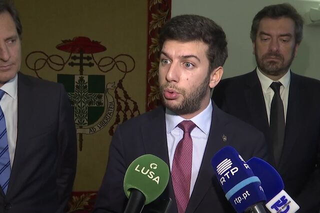 Líder do CDS assinala que partido sempre rejeitou “quaisquer regimes totalitários”