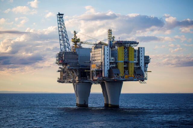 AIE diz que espaço para armazenar petróleo vai acabar em algumas semanas. WTI afunda para mínimos de 2002