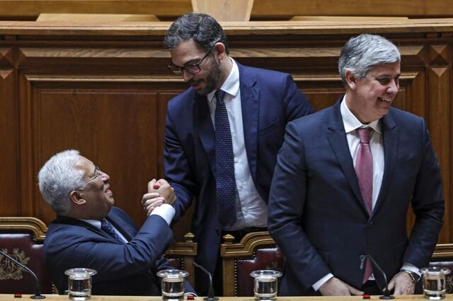 Orçamento aprovado com abstenção da esquerda