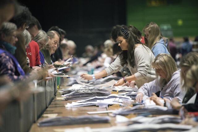 Fim do duopólio a caminho na Irlanda. Porque demora tanto a contagem de votos?