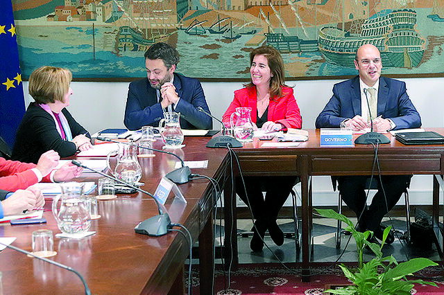 Governo discute acordo sobre salários sem valores