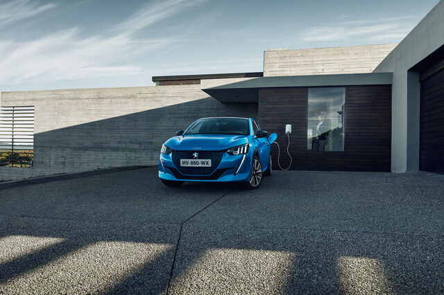 Peugeot atinge encomendas recorde ajudada por versões elétricas
