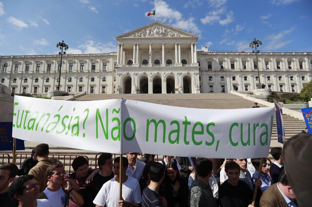 Parlamento aprova despenalização da eutanásia