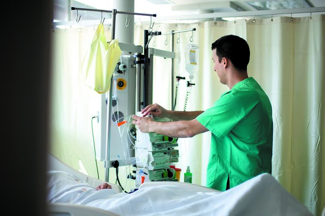 Só um sétimo dos doentes continua no hospital. Os outros estão internados em casa