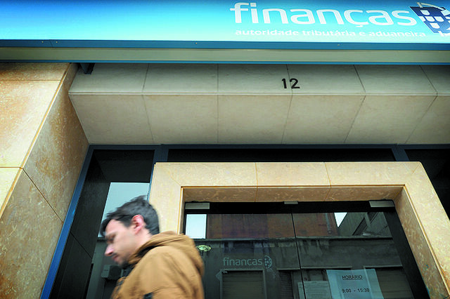 Fisco garante continuidade nos reembolsos de IVA e IRS. Ida aos balcões, só por marcação