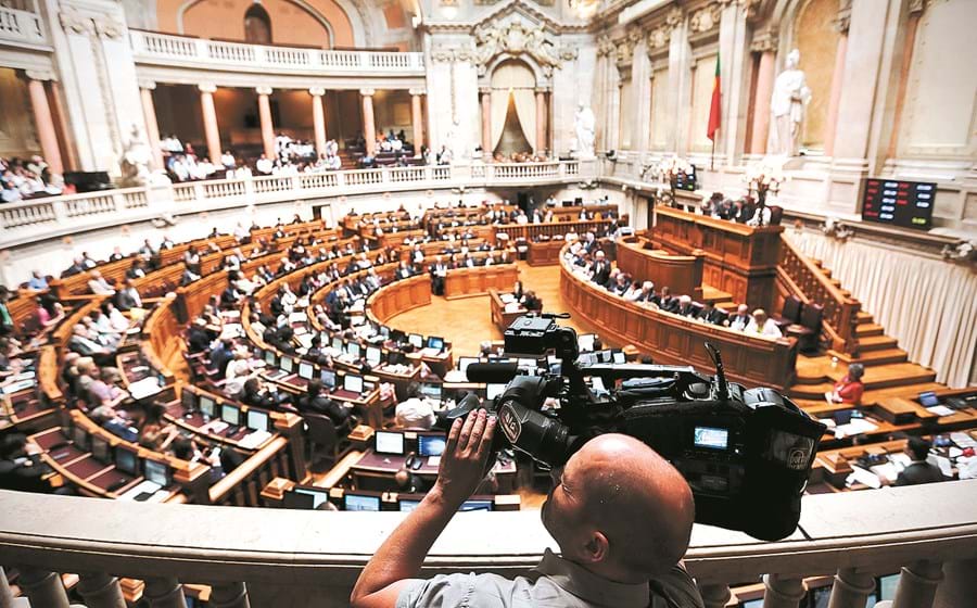 O Parlamento começou ontem a votar as alterações à proposta do Orçamento do Estado do Governo. Votação final global está prevista para quinta-feira.