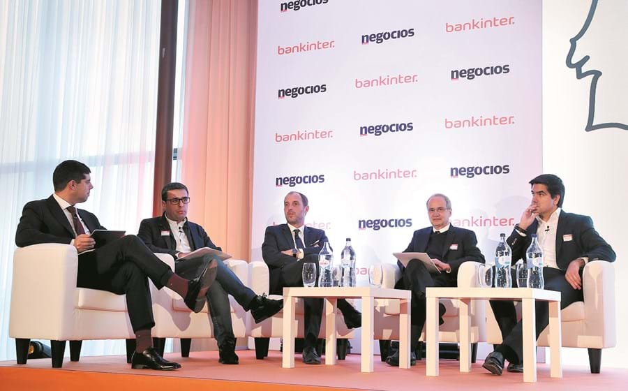 André Veríssimo, diretor do Negócios, com Albano Fernandes, Carlos Vieira de     Castro, Domingos Bragança e Paulo Stricker.