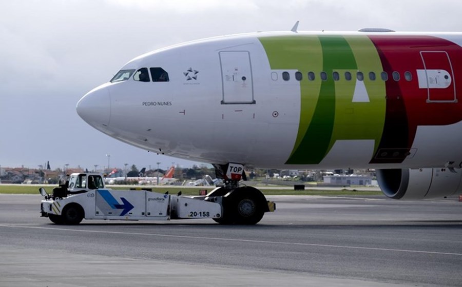 A TAP entrou no ranking em 2017, reforçou a sua posição em 2018 e subiu para o segundo lugar em 2019. Este salto deve-se compra de aviões à francesa Airbus para a renovação de 30% da frota: entre janeiro e setembro de 2019, a empresa tinha gasto mil milhões de euros nessas compras. Além disso, empresa importa peças e motores para a manutenção de aviões de outras companhias, uma área de negócios que duplicou.