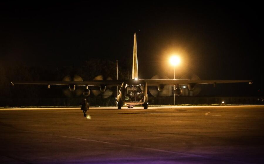 avião figo maduro com portugueses vindos da China