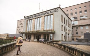 Diretor de medicina intensiva do S. João defende confinamento até 21 de março