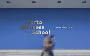 Porto Business School regressa às aulas sem papel e tabaco à porta