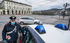 Itália supera as 8.000 mortes e casos de contágio voltam a subir