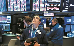 Wall Street sem rumo definido e à espera de novo pacote de estímulos