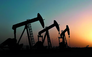 Petróleo a caminho da quarta semana de ganhos