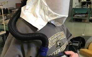 não usar tamanhos grande Ford vai transformar peças de automóveis em ventiladores para ajudar no combate ao coronavírus