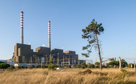 Central de Sines com luz verde para fechar