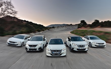 Peugeot: elétricos e eletrificados