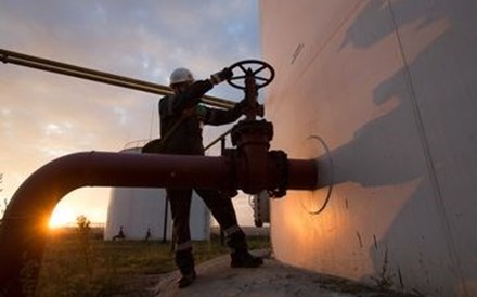 Revolução da energia verde enfrenta teste com crise do petróleo