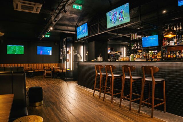 Futebolista português do AEK de Atenas abre “sports bar” em Gaia