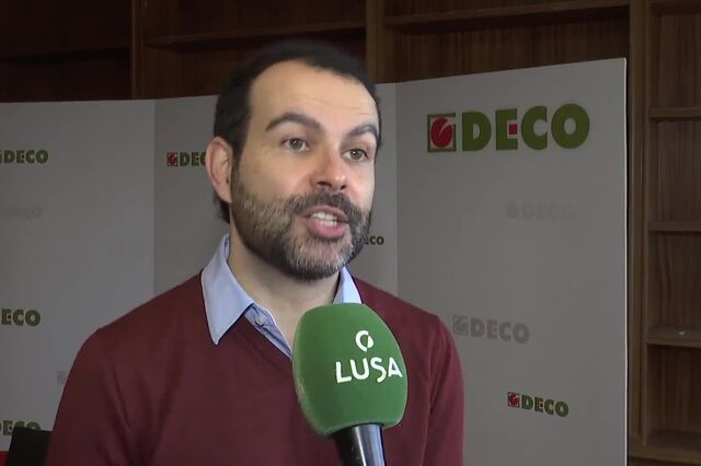 Covid-19: Deco lança linha telefónica sobre direitos dos viajantes 