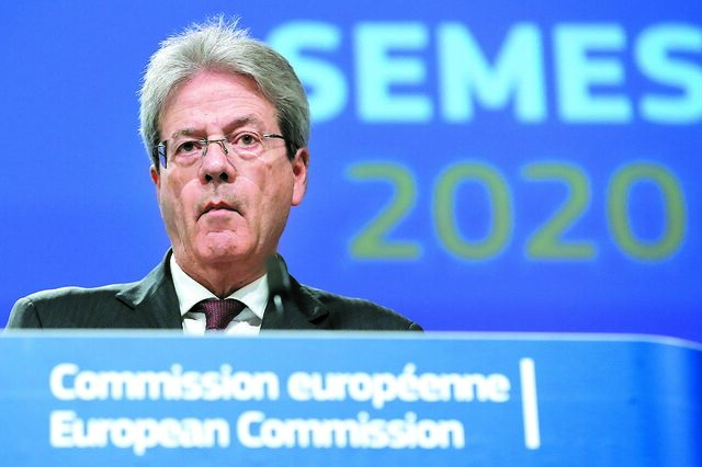 Comissário europeu da Economia admite suspensão das regras orçamentais até 2022 