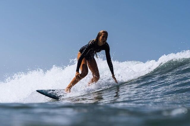 Deeply da Sonae vai oferecer 100 fatos e 500 aulas de surf a mulheres 