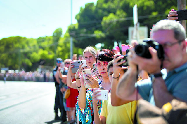 Turismo dispara em fevereiro com 'efeito carnaval' mas vírus trava viajantes chineses
