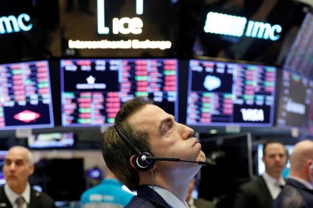 Wall Street recebe voto de confiança de última hora e reduz quedas