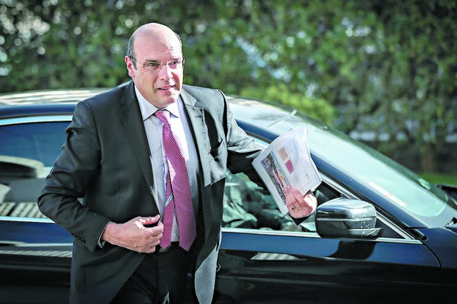 Siza Vieira: De técnico a superministro em apenas três anos