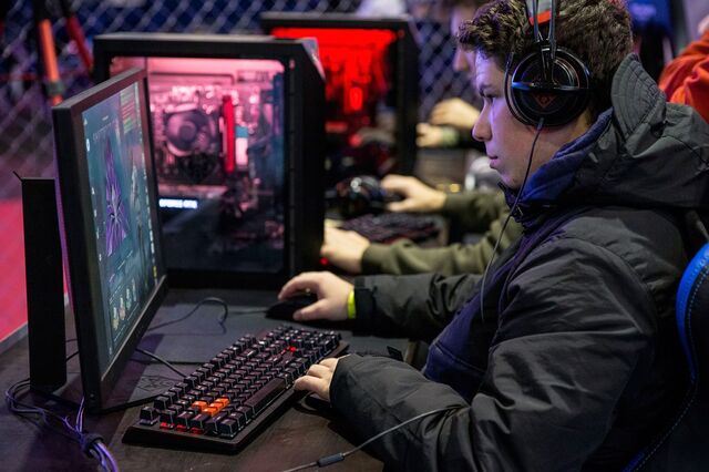 China proíbe adolescentes de jogarem mais de 3 horas. Ações das empresas de jogos caem