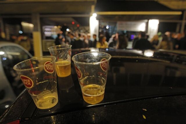 Covid-19: Bares vão encerrar às 22:00 em São Miguel e discotecas fecham portas