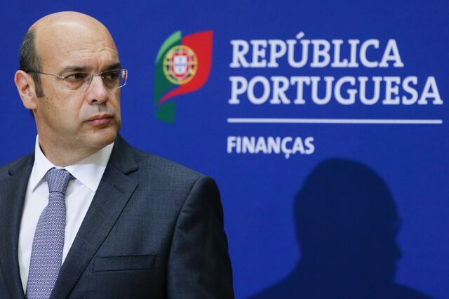 Retificação ao diploma do lay-off trava despedimentos. Empresas podem não renovar contratos