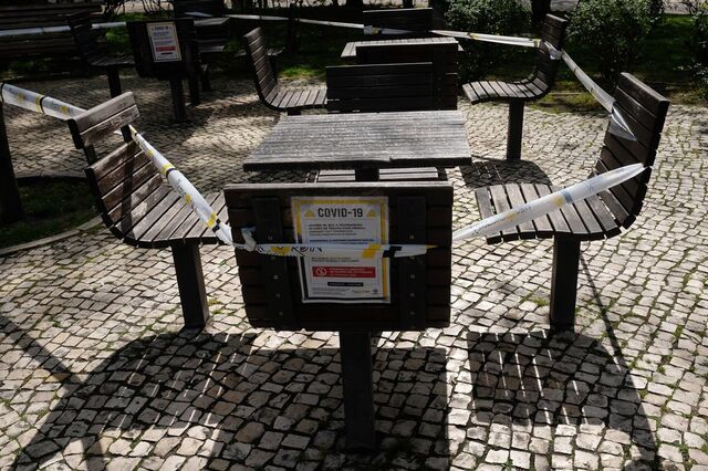 Permanência em parques e em bancos de jardim volta a ser permitida a partir de 2.ª feira