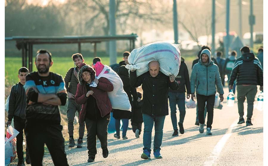 Cerca de 10 mil migrantes, sobretudo da Síria, já chegaram à fronteira terrestre da Turquia com a Grécia.