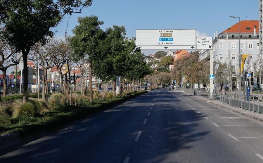 Ruas de Lisboa quase desertas